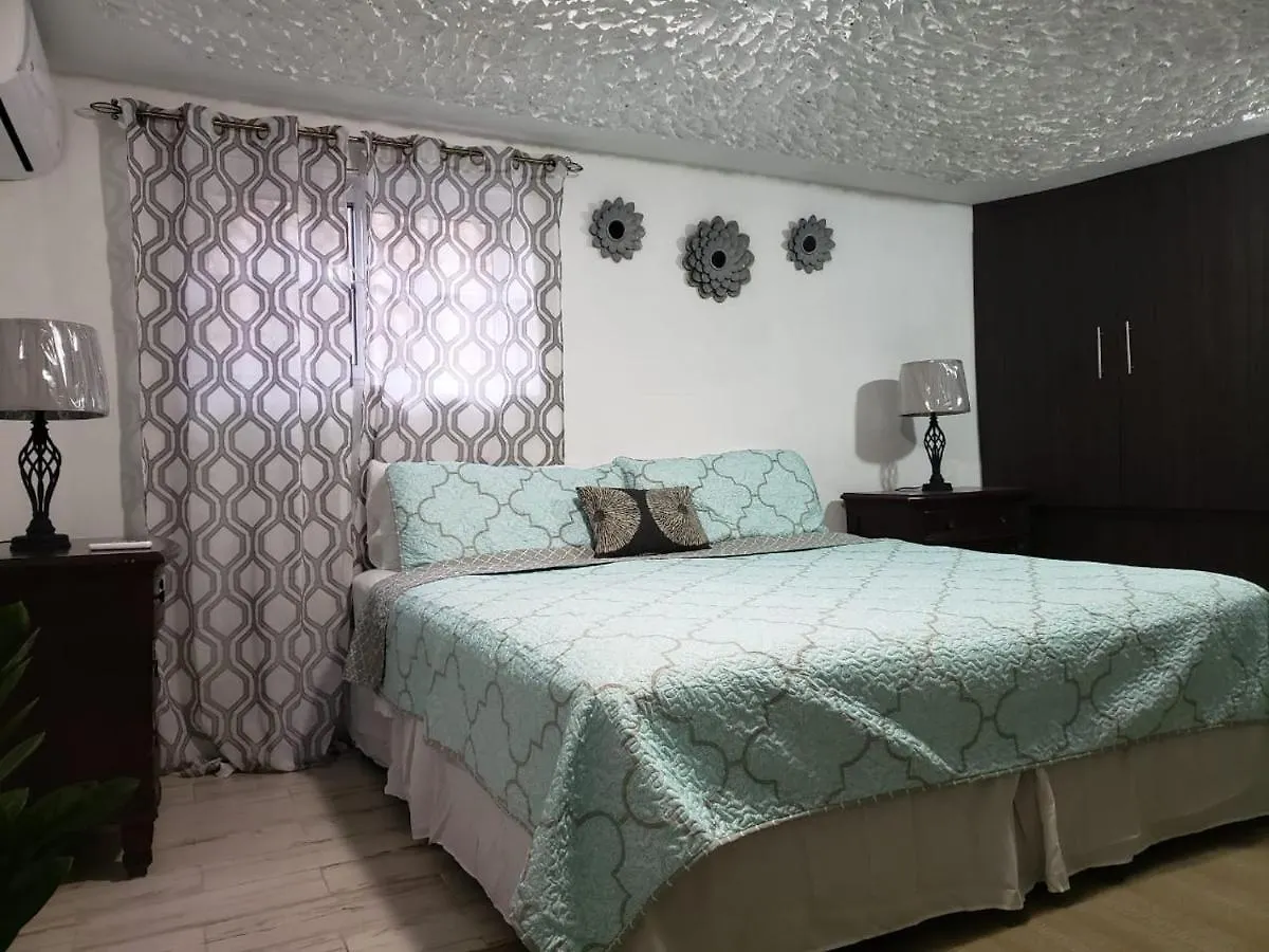 Hill Retreat - Kingston Hotel Guest house