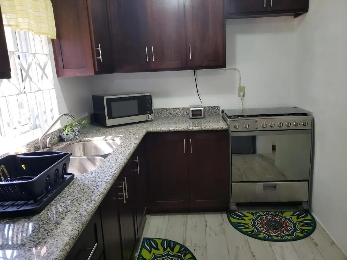 Guest house Hill Retreat - Kingston Hotel Jamaica